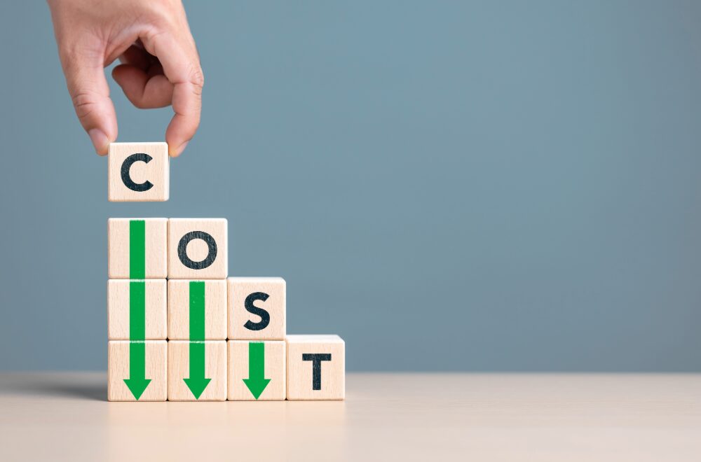 積み木で表現されたCOSTダウン