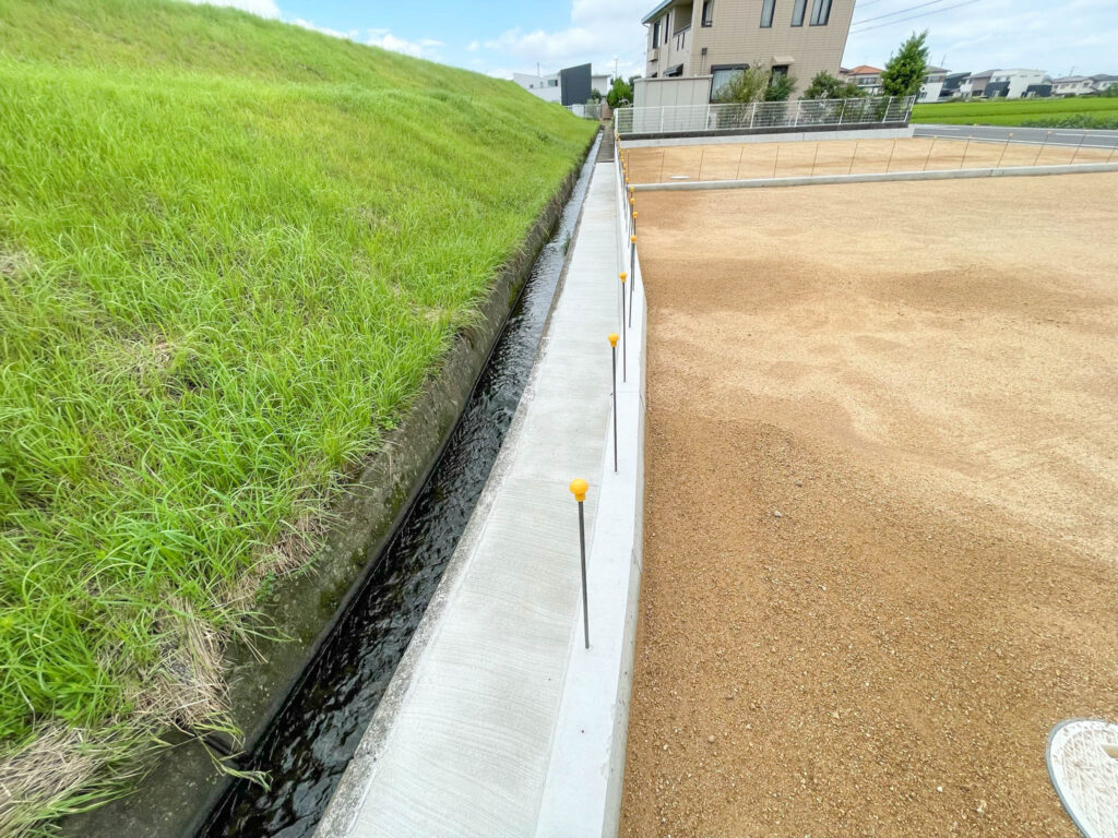 ルーツガーデン郡家　8.10号地南側水路 東から