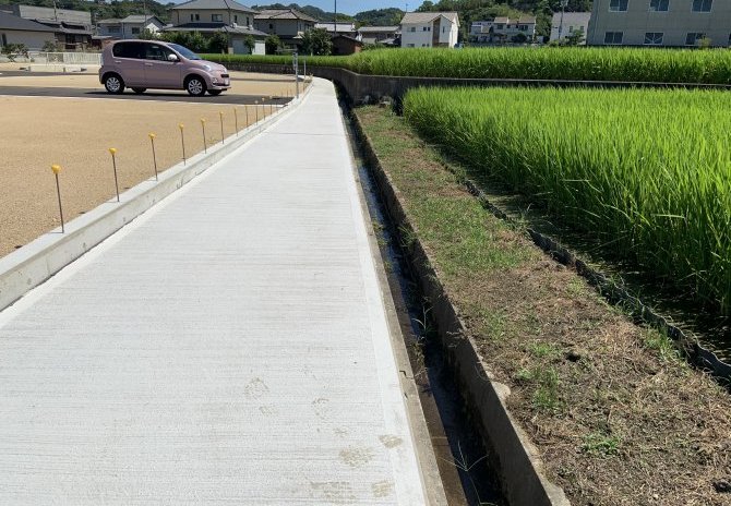 西側農道・水路