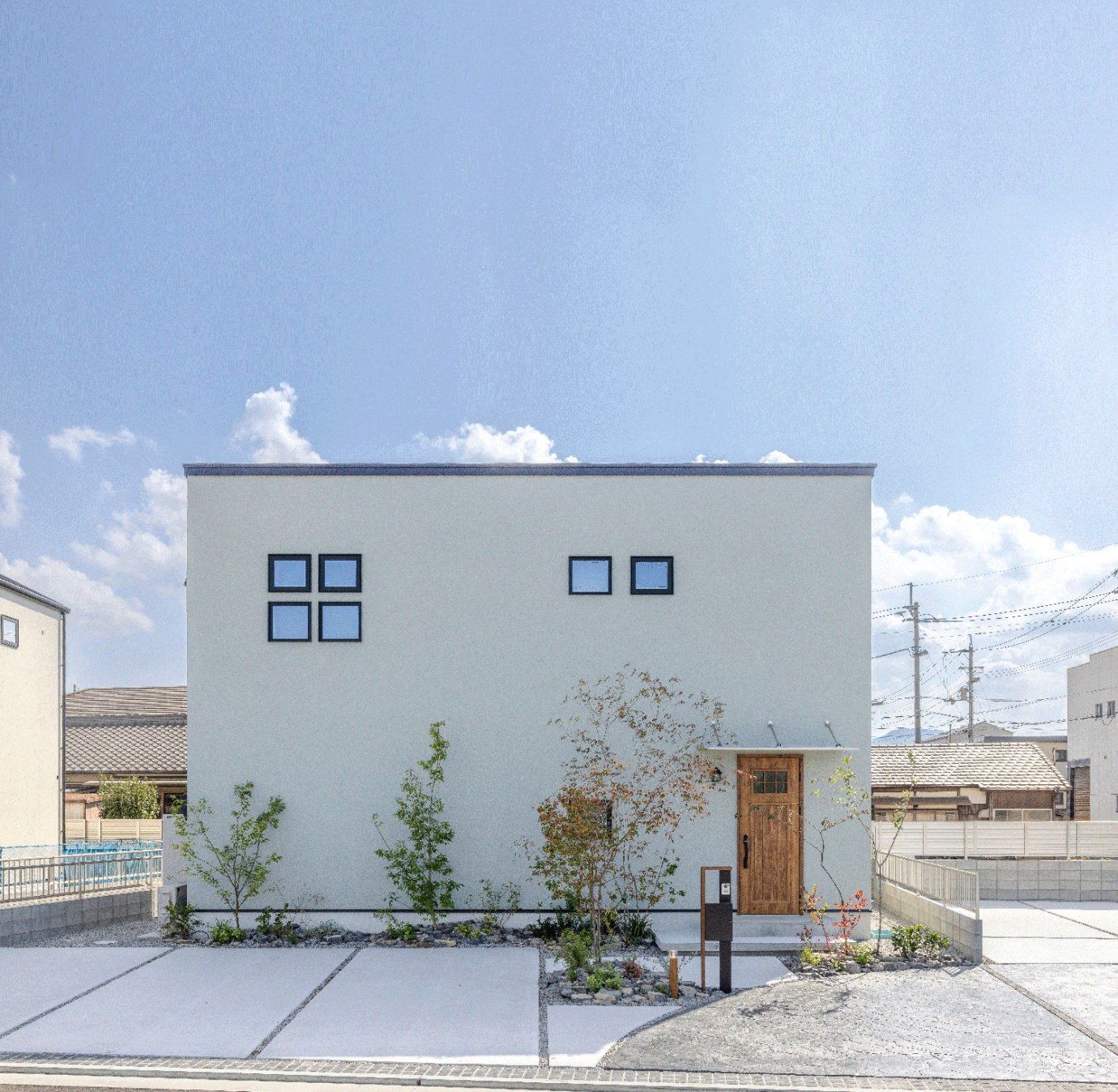 2階建て　外観　白