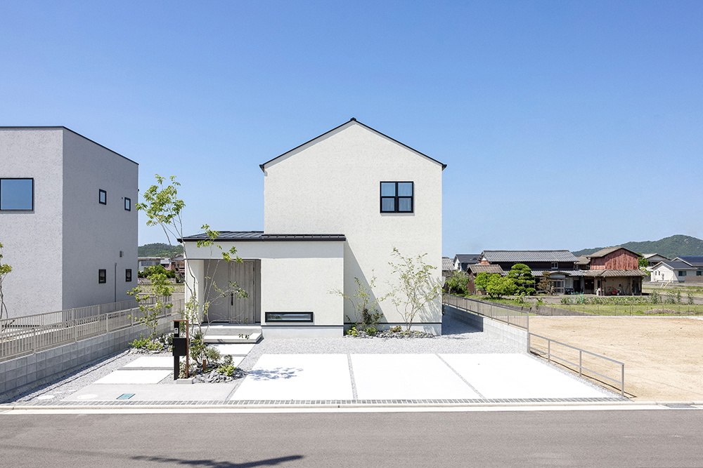 2階建て　三角屋根