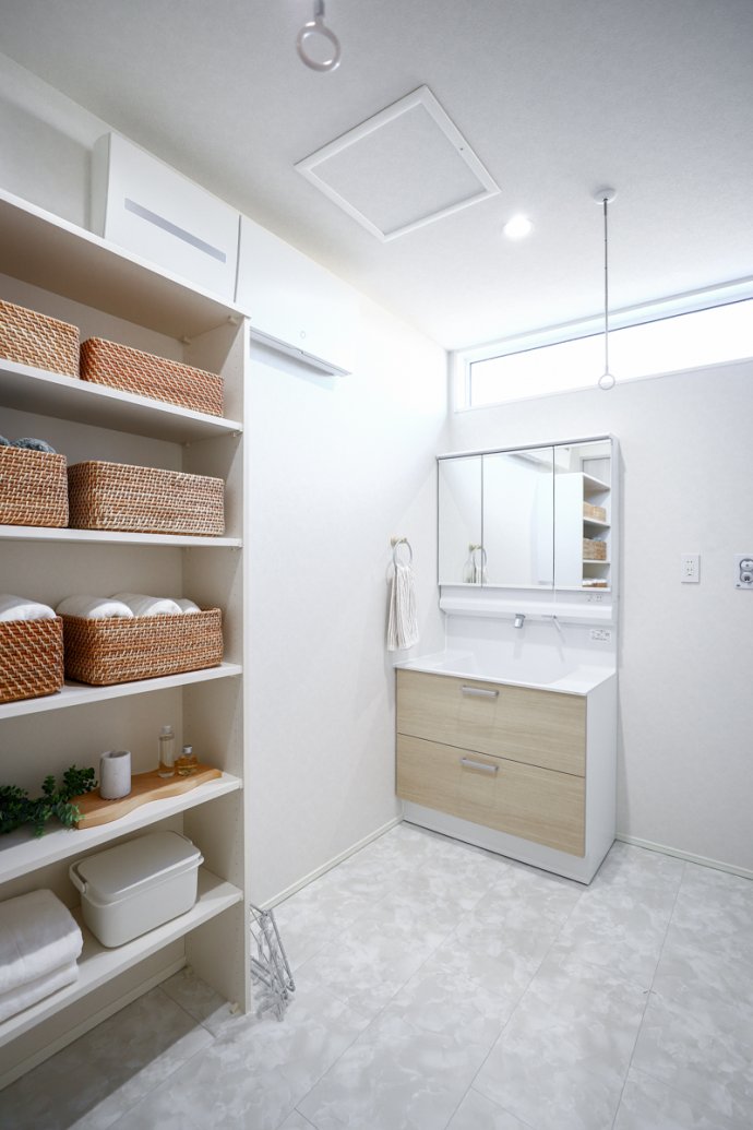 3帖の棚収納付洗面脱衣室