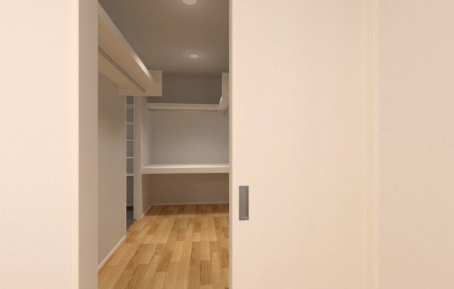 【ウォークインクローゼット】寝室と洗面脱衣室の両方から出入りできる、広々4帖のウォークインクローゼット。衣類はもちろん、季節物までしっかり収まる大容量収納で、暮らしをすっきり整えます。※画像はイメージパースです
