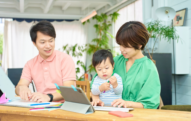 共働きのご夫婦「夫婦の休みが合わなくて、展示場になかなか行けない…」それぞれの場所から参加OK。平日夜の相談も承ります。