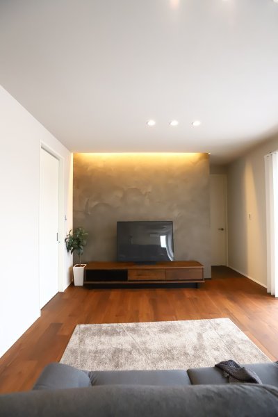 【平屋】塗り壁が照らし出す、上質なくつろぎ空間